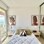 2 Pieces Le Versailles Sanguinaires
