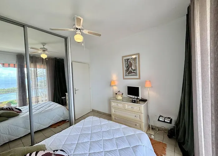 2 Pieces Le Versailles Sanguinaires Lägenhet *